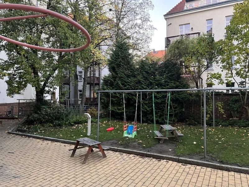 Innenhof - Wohnung kaufen in Leipzig - +++ 3 Zimmerwohnung mit Gäste-WC und Balkon in Leipzig-Gohlis +++