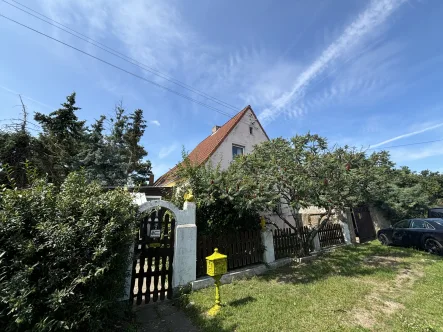 Frontansicht - Haus kaufen in Eichstedt (Altmark) - Einfamilienhaus in Alleinlage mit großem Garten in Eichstedt