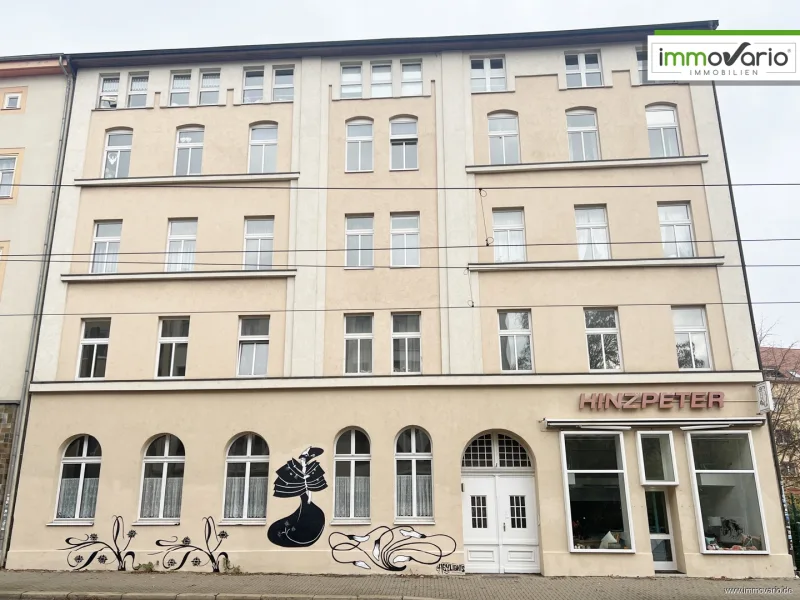 Gebäudeansicht - Wohnung mieten in Magdeburg / Stadtfeld Ost - Große 3-Raum-Wohnung mit Dusche, Wanne und Gäste-WC zu vermieten! Stellplatz verfügbar!