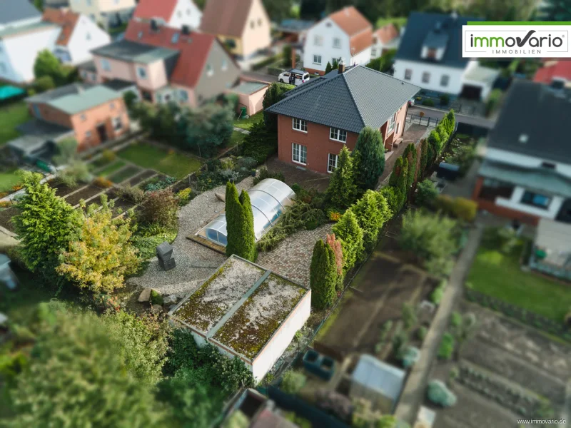 Luftaufnahme - Haus kaufen in Magdeburg / Sudenburg - Traumhaftes Niedrigenergiehaus mit ECO-Technik und Außenpool in Top Lage zu verkaufen!