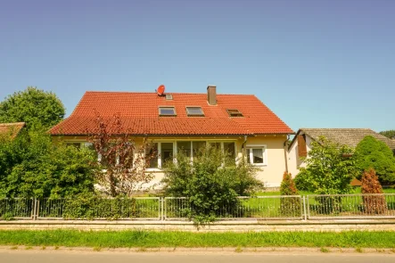 Ansicht - Haus kaufen in Dachsbach / Oberhöchstädt - Lass hier Deine Seele baumeln - Wohnhaus mit 2 getrennten Wohnungen in Dachsbach/OT