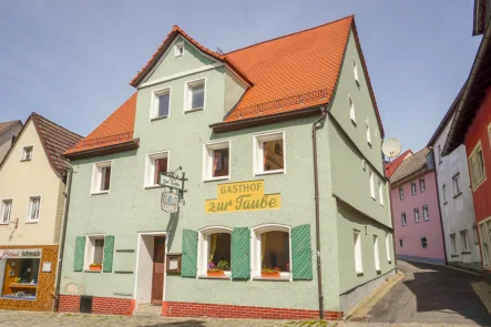 Ansicht - Haus kaufen in Gräfenberg - Am Fünf-Seidla-Steig in Gräfenberg gelegen - Gemütliches Speiselokal im EG, Wohnraum im OG und DG