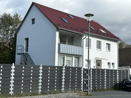 Hausansicht - Haus kaufen in Weidenberg - VERKAUF: Ein-/Zweifamilienhaus in Zentraler Lage von Weidenberg zu Verkaufen.