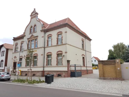 Ansicht mit Hofeinfahrt - Halle/Lager/Produktion mieten in Könnern - Gewerbeeinheit in zentraler Lage von Könnern