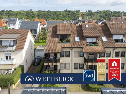 Titelbild - Wohnung kaufen in Bietigheim-Bissingen - WEITBLICK: Sonnige Dach-Maisonette mit Galerie & Patio!