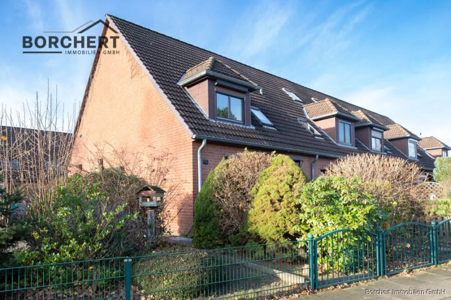 Titelbild - Haus kaufen in Henstedt-Ulzburg - 360° Rundgang - Charmantes Reihenendhaus in ruhiger Lage zu verkaufen