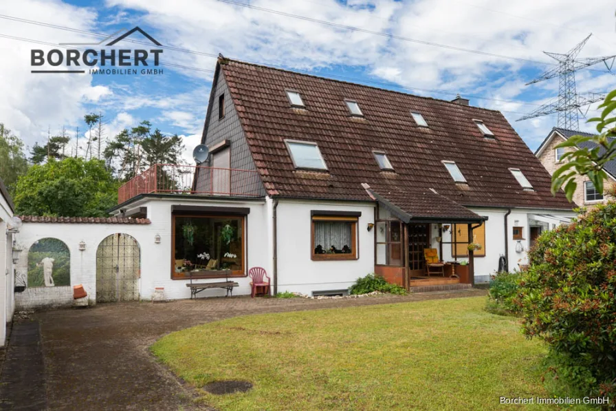 Titelbild - Haus kaufen in Henstedt -Ulzburg - Großzügige Doppelhaushälfte mit riesigem Grundstück zu verkaufen