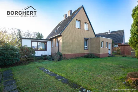 Titelbild - Haus kaufen in Uetersen - Einfamilienhaus mit ebenerdiger Einliegerwohnung in Uetersen