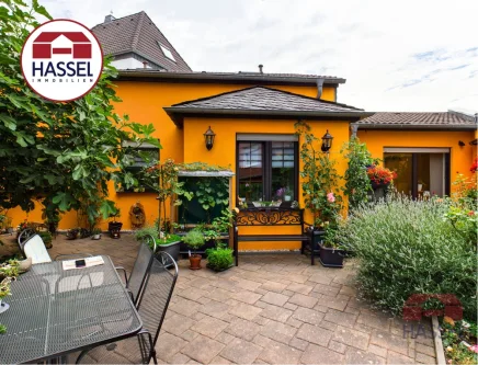 Willkommen Zuhause  - Haus kaufen in Weilerswist - Bungalow im Hof für die Oma und Klinkerhaus für ihre Familie