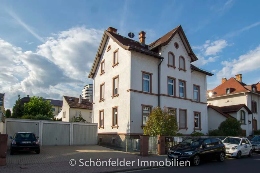 Wohnungsangebot von Schönfelder Immobilien-2 - Wohnung mieten in Oberursel - Charmantes Dach-Apartment mit Parkett und Wohnküche in der Oberurseler City