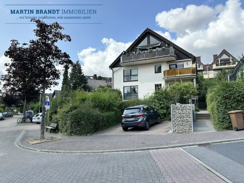 Straßenansicht des Hauses - Wohnung kaufen in Idstein - Attraktive 3 Zimmer Eigentumswohnung mit Terrasse (vermietet) in schöner Wohnlage von Idstein...