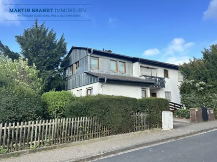 Hausansicht - Haus kaufen in Idstein - Großzügiges Architektenhaus mit Einliegerwohnung, Garten + Garage in zentraler Wohnlage von Idstein