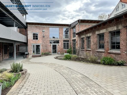 Innenhof Ansicht  - Büro/Praxis mieten in Idstein - Extravagantes L O F T Wohnen & Arbeiten ca. 200 m²"Alte Lederfabrik" in zentraler Lage von Idstein