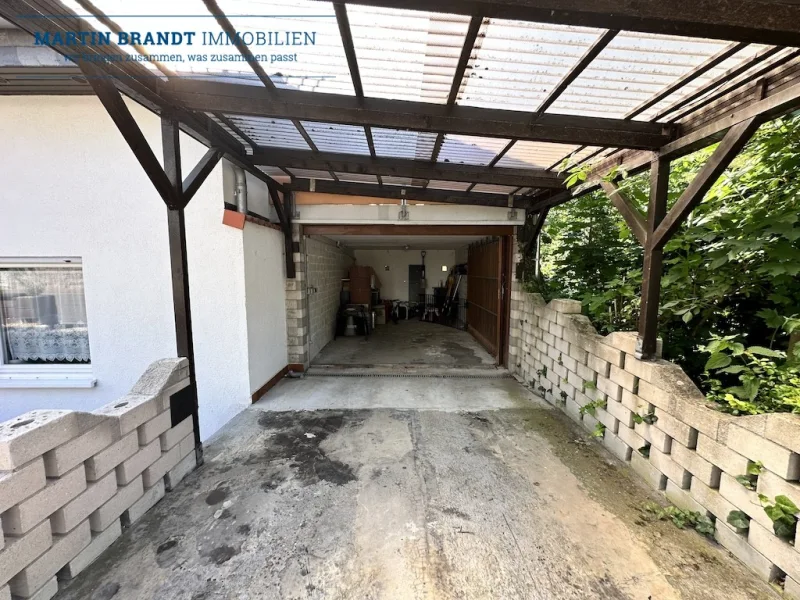  Garage und Carport