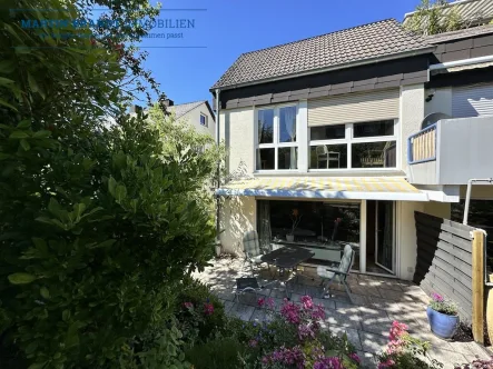 Blick auf die Südwest Terrasse - Wohnung kaufen in Idstein - Großzügige 4 Zimmer Eigentumswohnung mit schönem Garten in BESTLAGE von Idstein