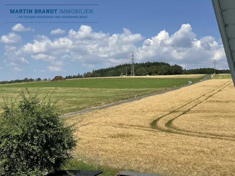 Feldrandlage mit Fernblick