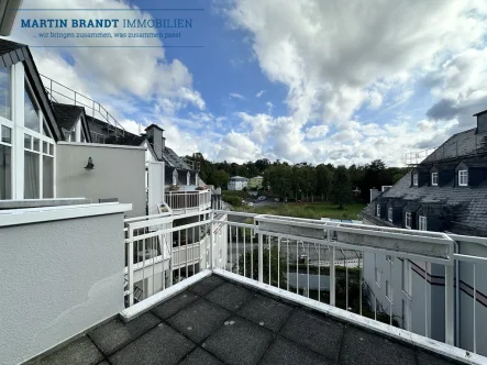 Blick vom Balkon - Wohnung kaufen in Idstein - Über den Dächern von Idstein! Sonnige 2 Zimmer Maisonette Wohnung mit Balkon im Herzen der Stadt