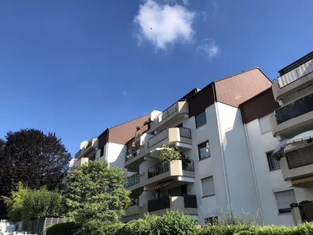 Ansicht des Hauses - Wohnung kaufen in Idstein - Schöne 3 Zimmer City-Dachgeschoss Wohnung mit Balkon in zentraler Lage von Idstein (vermietet)