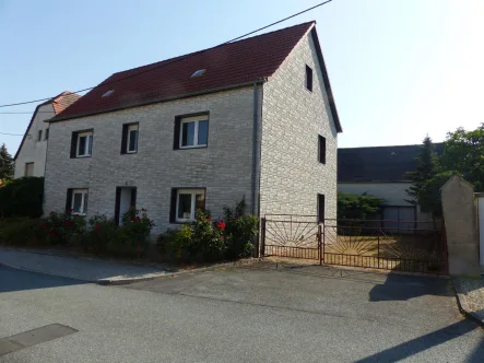 Hausansicht 1 - Haus kaufen in Cavertitz OT Schirmenitz - Großzügiges Einfamilienhaus mit Nebengelass in der Gemeinde Cavertitz