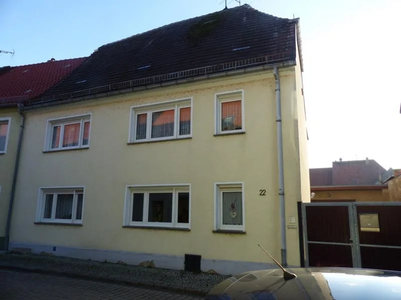 Hausansicht  - Haus kaufen in Belgern - Stadthaus mit Garten und Garage im Zentrum von Belgern ZU VERKAUFEN!