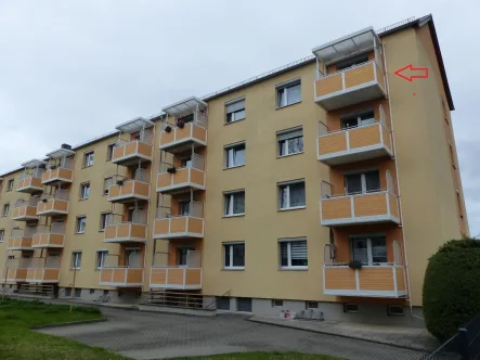 Ansicht Wohnblock mit Markierung Balkon   - Wohnung kaufen in Oschatz - 3-Raum-Eigentumswohnung mit Balkon in Oschatz zu verkaufen