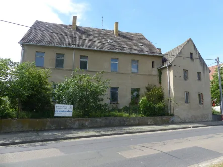 Hausansicht  - Haus kaufen in Arzberg OT Nichtewitz - Großzügiges Einfamilienhaus in der Gemeinde Arzberg zu verkaufen