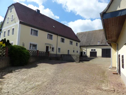 Hofansicht  - Haus kaufen in Mügeln - Historischer Selbstversorgerhof in dörflicher Lage bei Mügeln - 12.960 m²