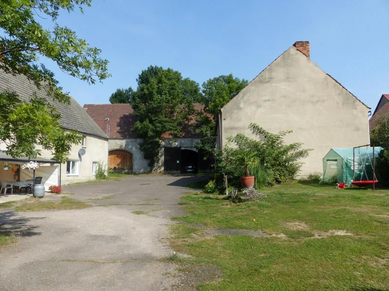 Hofansicht B.2 - Haus kaufen in Liebschützberg - Historischer Dreiseitenhof auf 3.730 m² - Ländliche Idylle mit großem Gestaltungsspielraum – Modernisierungsobjekt