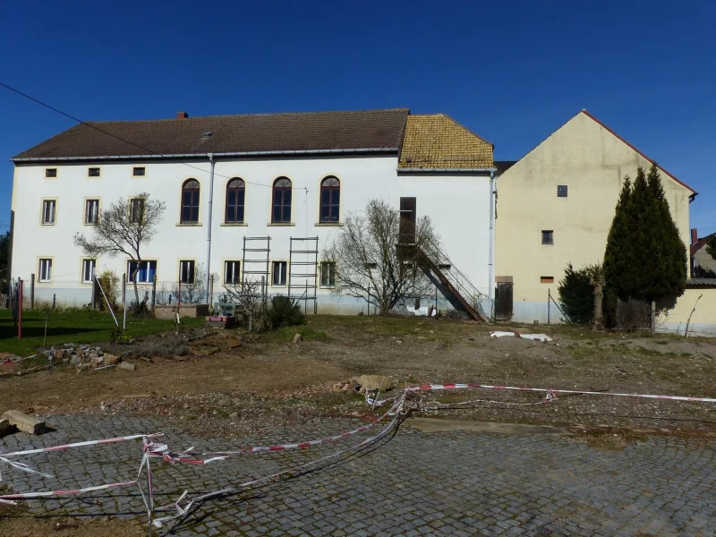 Rückansicht Haus und Scheune 