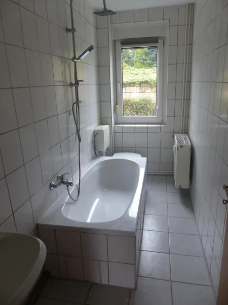 Badezimmer - Wohnung EG links