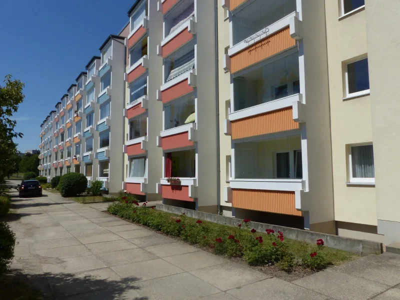 Hausansicht 1  - Wohnung mieten in Oschatz - Zweiraumwohnung  mit Balkon in Oschatz  Hochparterre