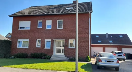 Ansicht Strasse - Haus kaufen in Rheda-Wiedenbrück - Selbstnutzer oder Anleger gesucht!!!