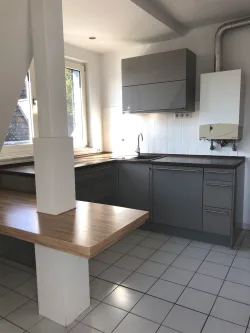 Küche - Wohnung mieten in Gelsenkirchen - ruhige, helle Dachgeschosswohnung in Top-Lage Ückendorfs - auf Wunsch mit Einbauküche