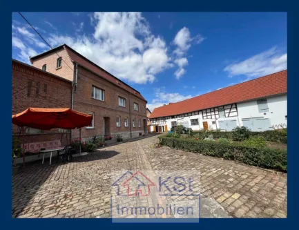 große Hoffläche mit  - Haus kaufen in Lützen - Großer traumhafter Dreiseitenhof vor den Toren Leipzigs zu verkaufen.Ein Paradies für Familien