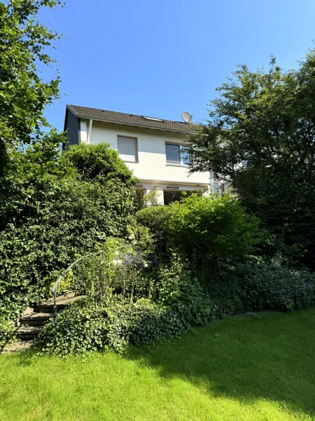 Treppe in den traumhaften Garten