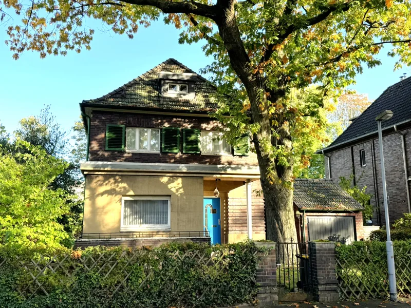 Hausansicht - Haus kaufen in Duisburg - Freistehend & Noch Verzaubert! Duisburg-Dellviertel