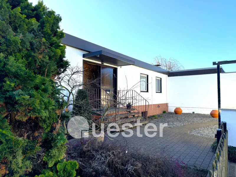 Hausansicht - Haus kaufen in Düsseldorf - Wohnen mit Aussicht Düsseldorf-Angermund