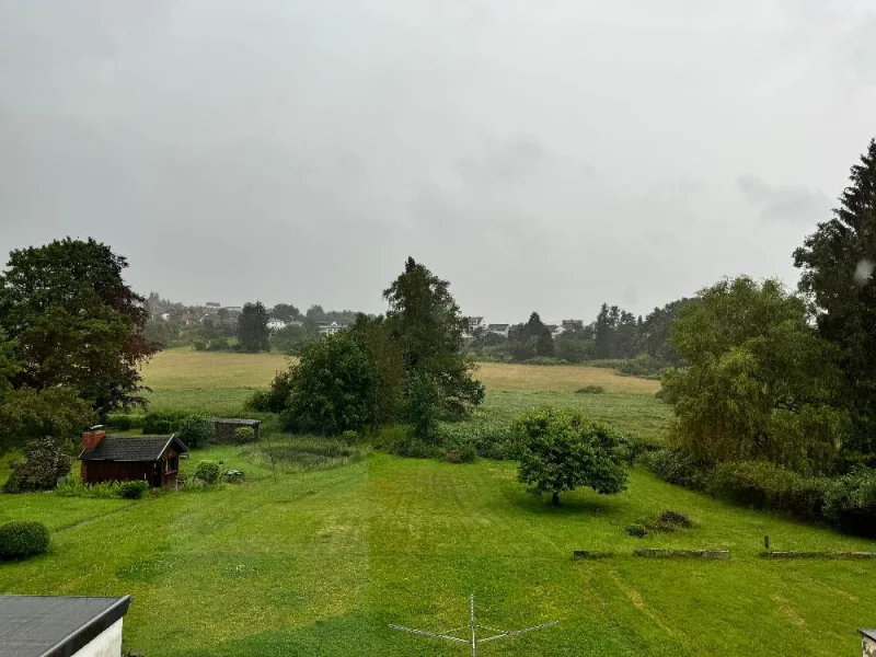 Großer Garten mit Blick ins Grüne