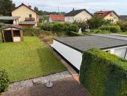 Garten mit Doppelgarage und Gartenhaus