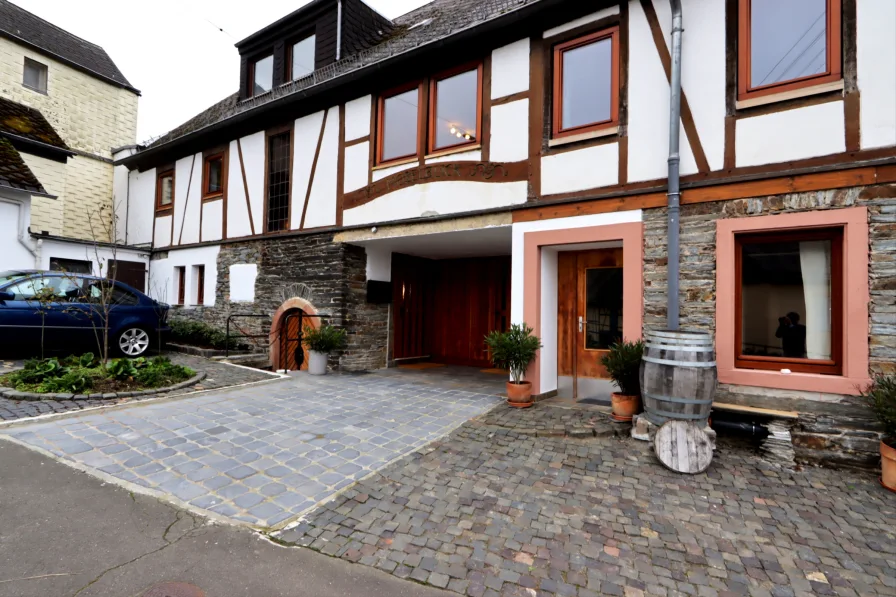 Hausansicht - Haus kaufen in Starkenburg - +++Historisches Bauernhaus mit Moselblick in Starkenburg bei Traben-Trarbach+++