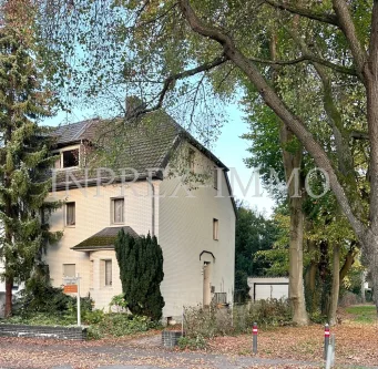 1030 Seitenansicht neu - Haus kaufen in Köln - Sanierungsbedürftige Doppelhaushälfte im Stil der 20er Jahre