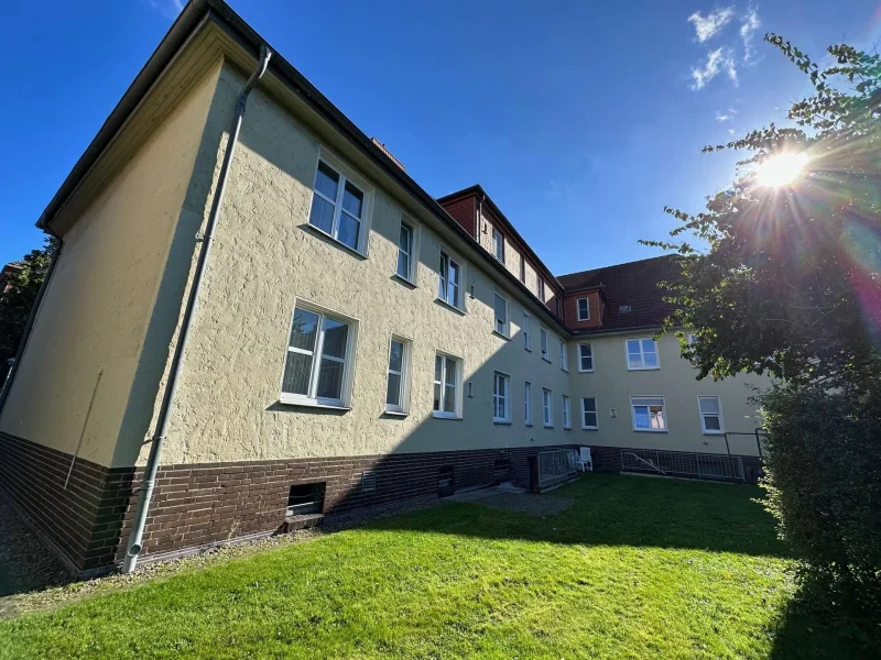 Gartenansicht - Wohnung kaufen in Wunstorf - Ihr neues IMMOBILIEN QUARTIER: Bezugsfreie 4-Zimmer Wohnung in der Wunstorfer Kernstadt