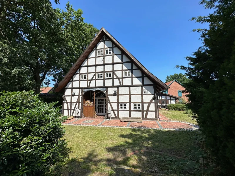 Ansicht - Haus kaufen in Wunstorf - Ihr neues IMMOBILIEN QUARTIER: Wunderschönes & hochwertig saniertes Fachwerkhaus in Großenheidorn