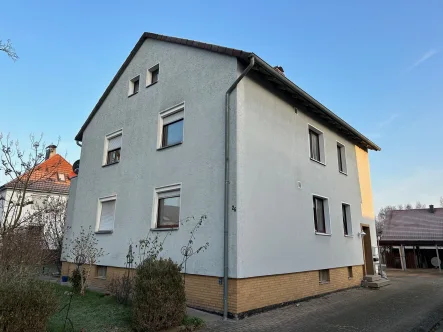 Ansicht - Haus kaufen in Seelze - Ihr neues IMMOBILIEN QUARTIER: 2-Familienhaus mit Anbau & Baugrundstück optional