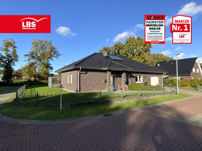 Straßenansicht - Haus kaufen in Aurich - Attraktiver Bungalow mit ausgebautem Dachboden in  Aurich