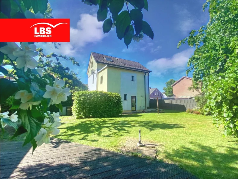 Terrasse mit Blick aufs Haus