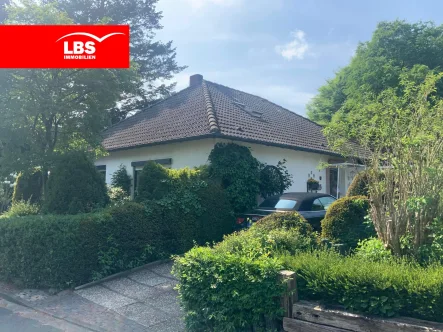  - Haus kaufen in Osterholz-Scharmbeck - Für Kapitalanleger! Bungalow in Bestlage auf spektakulärem Grundstück!