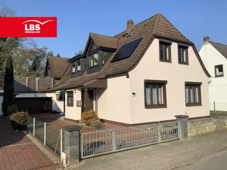  - Haus kaufen in Achim - Achim! Herausragendes Zweifamilienhaus in Adresslage am Bürgerpark!