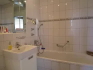 Badezimmer mit Badewanne