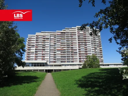 Hausvorderseite - Wohnung kaufen in Wolfsburg - Eigentumswohnung mit traumhafter Aussicht und zentraler Lage